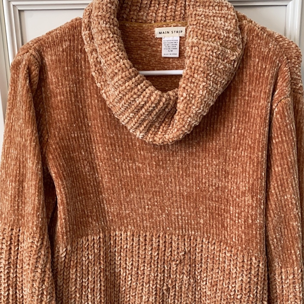 Sweater - Picture 1 of 2
